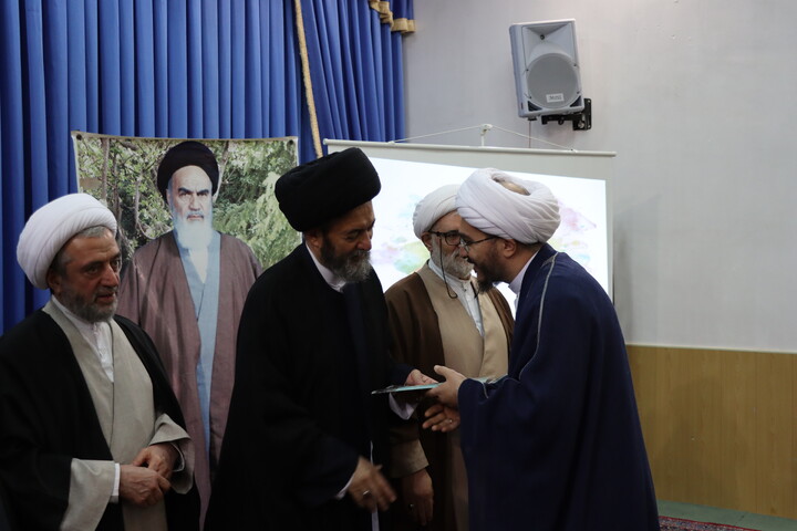 تصاویر/ مراسم تجلیل از اساتید حوزه علمیه اردبیل