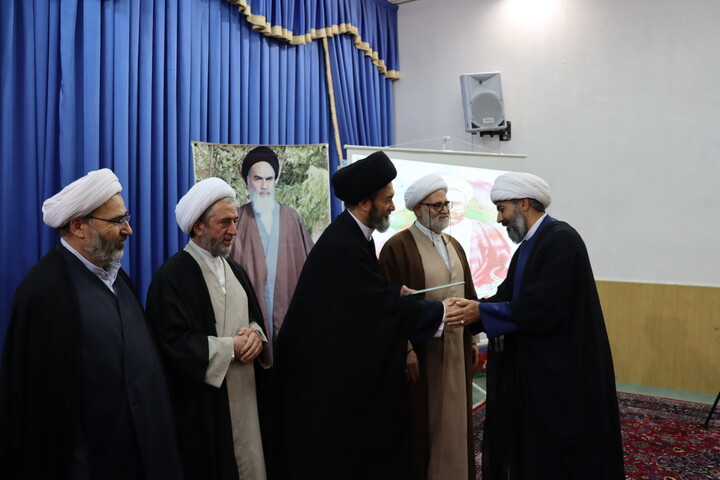 تصاویر/ مراسم تجلیل از اساتید حوزه علمیه اردبیل