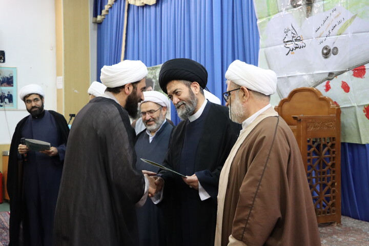 تصاویر/ مراسم تجلیل از اساتید حوزه علمیه اردبیل