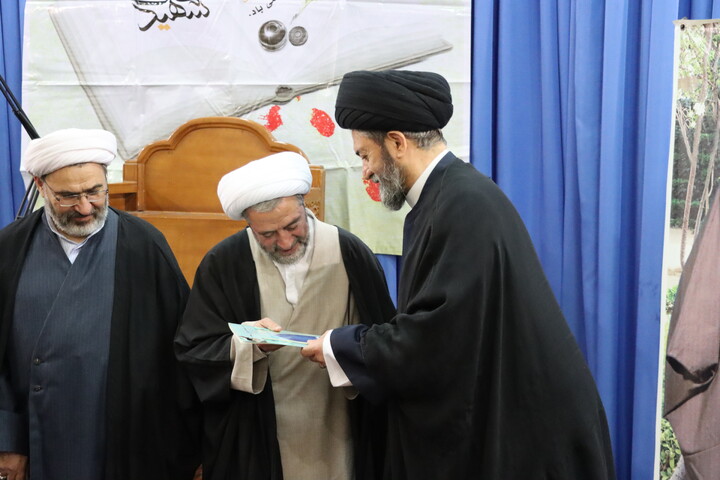تصاویر/ مراسم تجلیل از اساتید حوزه علمیه اردبیل