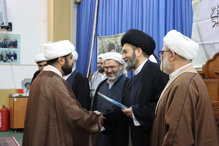 تصاویر/ مراسم تجلیل از اساتید حوزه علمیه اردبیل