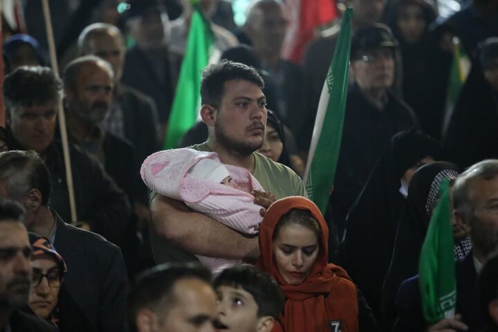 تصاویر/ شصت و سومین شب؛ بیعت دوباره مردم شهرستان ارومیه با رهبر معظم انقلاب در میدان اصلی