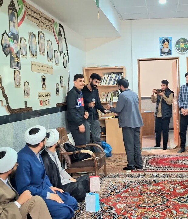 تصاویر /  آیین تقدیر از اساتید و کادر اجرایی مدرسه علمیه صاحب الزمان(عج) اسدآباد