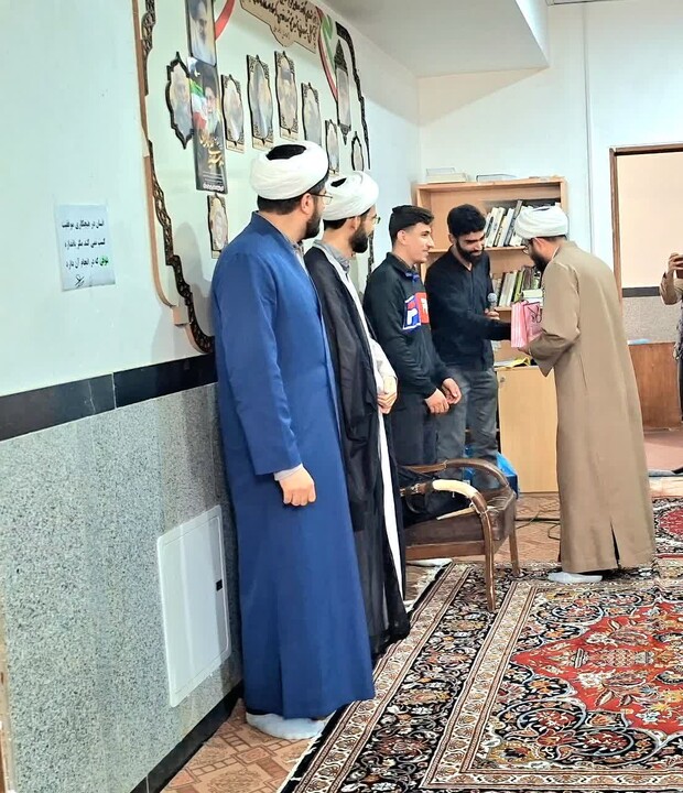 تصاویر /  آیین تقدیر از اساتید و کادر اجرایی مدرسه علمیه صاحب الزمان(عج) اسدآباد
