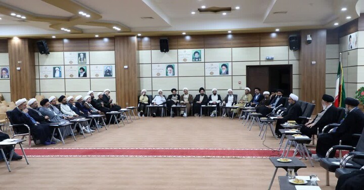 تصاویر/ مراسم گرامیداشت آیت‌الله شهید مرتضی مطهری (ره) و  مقام معلم در مدرسه علمیه مدینة العلم کاظمیه یزد برگزار شد
