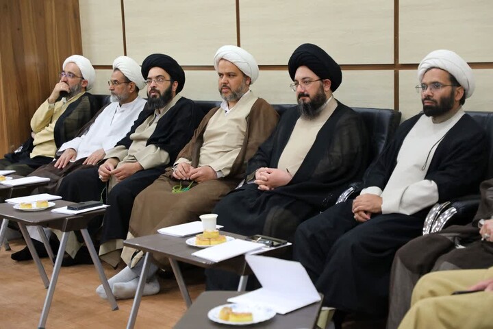تصاویر/ مراسم گرامیداشت آیت‌الله شهید مرتضی مطهری (ره) و  مقام معلم در مدرسه علمیه مدینة العلم کاظمیه یزد برگزار شد