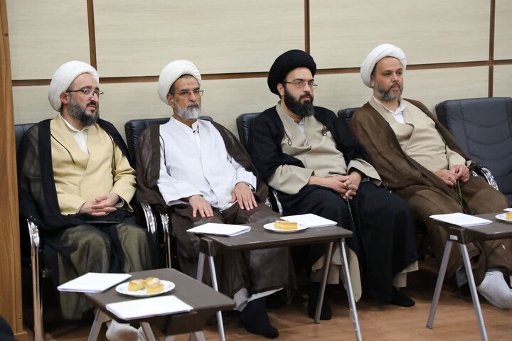 تصاویر/ مراسم گرامیداشت آیت‌الله شهید مرتضی مطهری (ره) و  مقام معلم در مدرسه علمیه مدینة العلم کاظمیه یزد برگزار شد