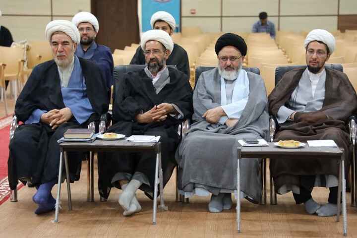 تصاویر/ مراسم گرامیداشت آیت‌الله شهید مرتضی مطهری (ره) و  مقام معلم در مدرسه علمیه مدینة العلم کاظمیه یزد برگزار شد