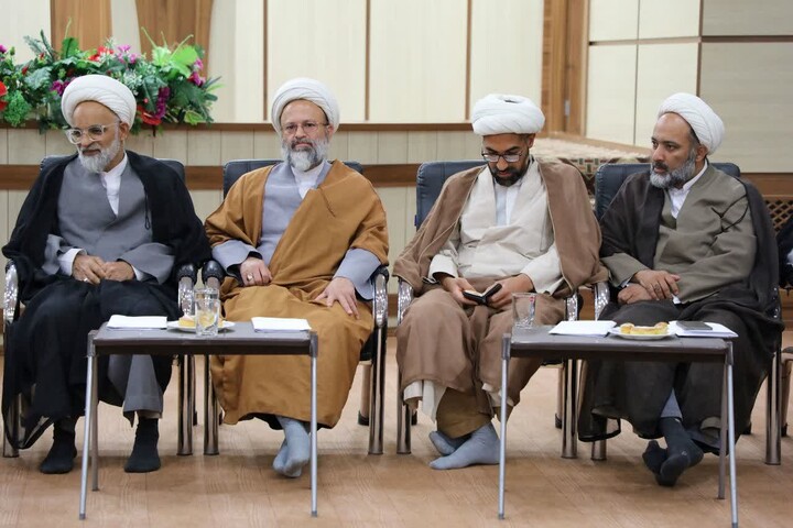تصاویر/ مراسم گرامیداشت آیت‌الله شهید مرتضی مطهری (ره) و  مقام معلم در مدرسه علمیه مدینة العلم کاظمیه یزد برگزار شد