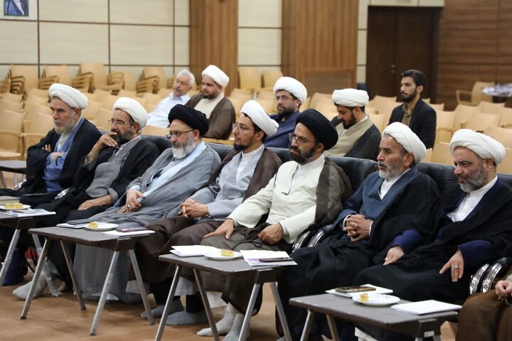 تصاویر/ مراسم گرامیداشت آیت‌الله شهید مرتضی مطهری (ره) و  مقام معلم در مدرسه علمیه مدینة العلم کاظمیه یزد برگزار شد