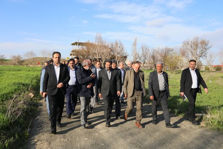 تصاویر / بازدید استاندار همدان از واحد تولیدی آسیب‌دیده در تجاوز رژیم صهیونیستی و آمریکا