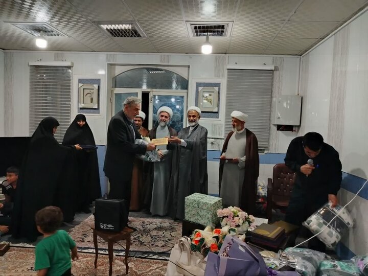 تصاویر/ مراسم تجلیل از اساتید حوزه علمیه خواهران در برازجان