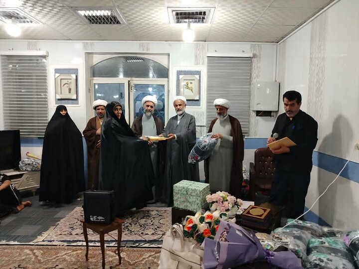 تصاویر/ مراسم تجلیل از اساتید حوزه علمیه خواهران در برازجان
