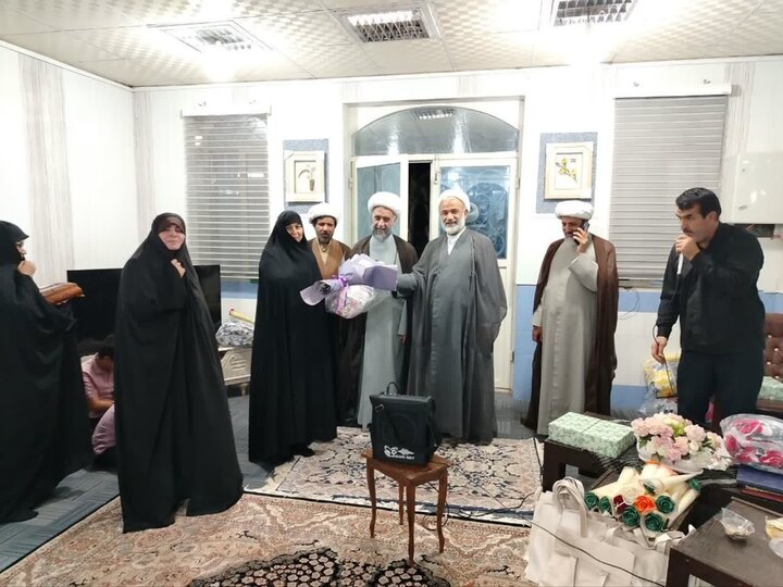 تصاویر/ مراسم تجلیل از اساتید حوزه علمیه خواهران در برازجان