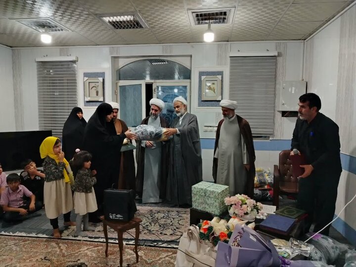 تصاویر/ مراسم تجلیل از اساتید حوزه علمیه خواهران در برازجان