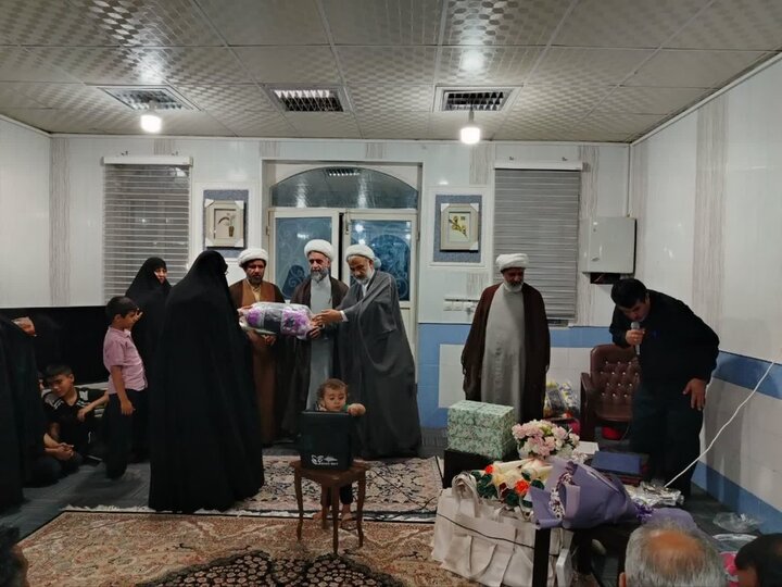 تصاویر/ مراسم تجلیل از اساتید حوزه علمیه خواهران در برازجان