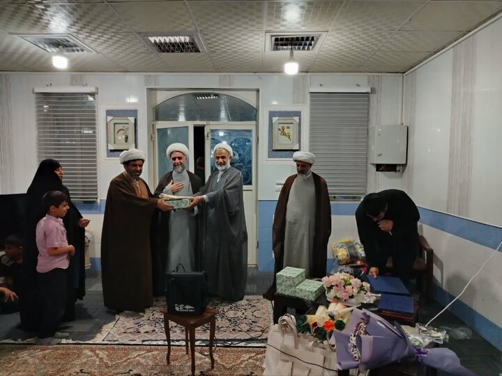 تصاویر/ مراسم تجلیل از اساتید حوزه علمیه خواهران در برازجان
