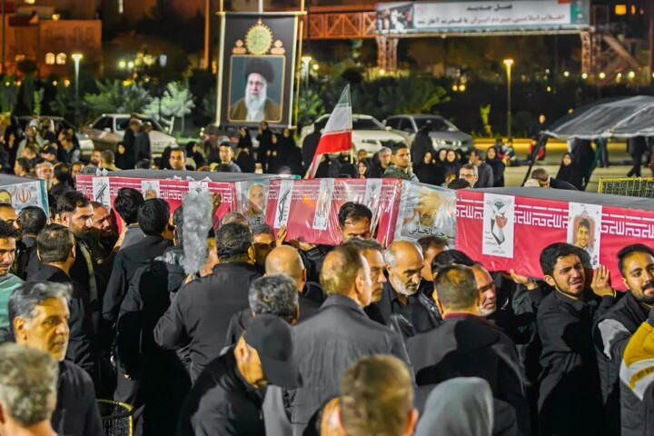 تصاویر / وداع با ۱۴ شهید گردان تخریب استان زنجان