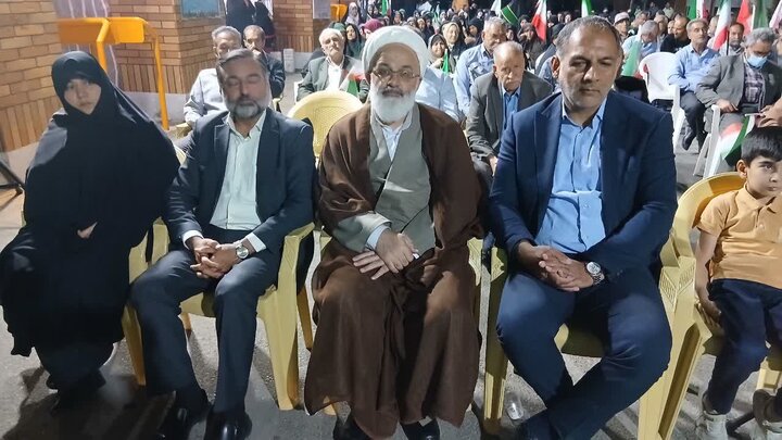 تصاویر / اجتماع شبانه مردمی شریف شهر آرادان در میدان امام خمینی (ره)
