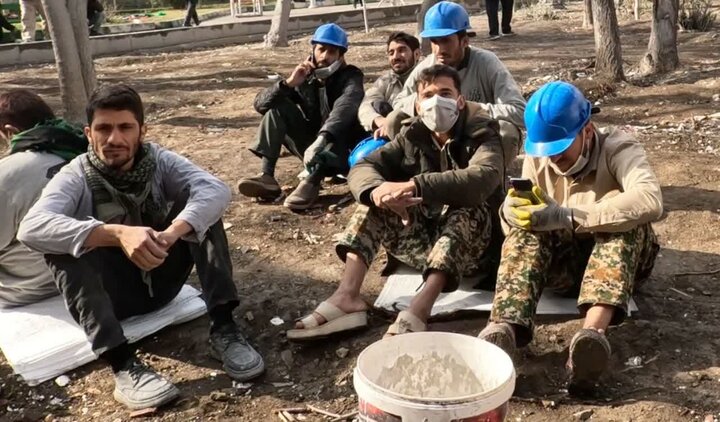 تصاویر/ گوشه ای از  فعالیت های گروه جهادی حاج عبدالله والی شهرستان بشاگرد در شهر «تهران»