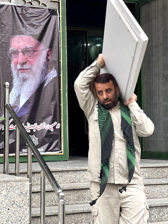 تصاویر/ گوشه ای از  فعالیت های گروه جهادی حاج عبدالله والی شهرستان بشاگرد در شهر «تهران»