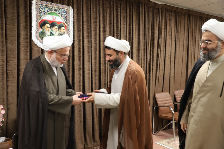 تصاویر/دیدار مدیران حوزوی استان کردستان به مناسبت سالروز شهادت استاد علامه مرتضی مطهری و گرامیداشت مقام شامخ معلم و استاد