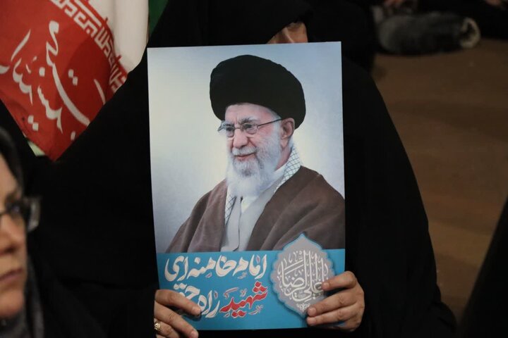 تصاویر/ اقامه نماز استغاثه به امام زمان عجل الله تعالی فرجه الشریف در پارک معلم شهر مجومرد