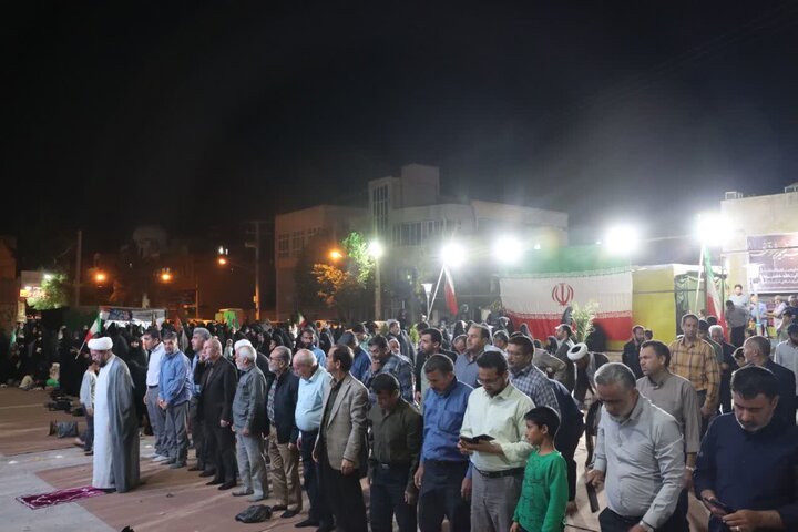 تصاویر/ اقامه نماز استغاثه به امام زمان عجل الله تعالی فرجه الشریف در پارک معلم شهر مجومرد