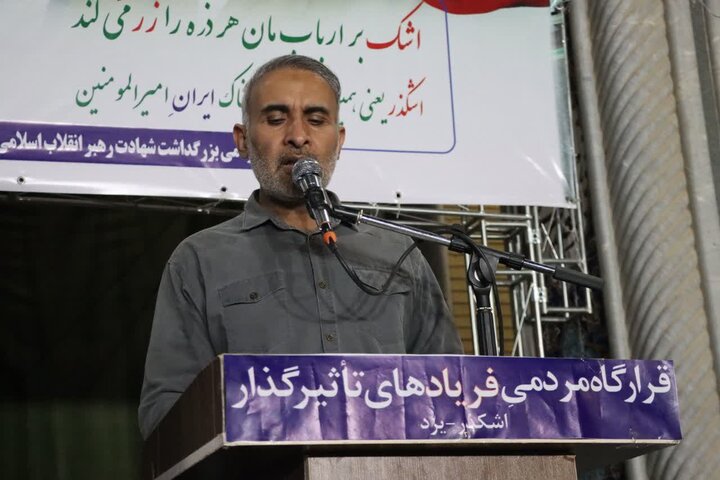 تصاویر/ اقامه نماز استغاثه به امام زمان عجل الله تعالی فرجه الشریف در پارک معلم شهر مجومرد