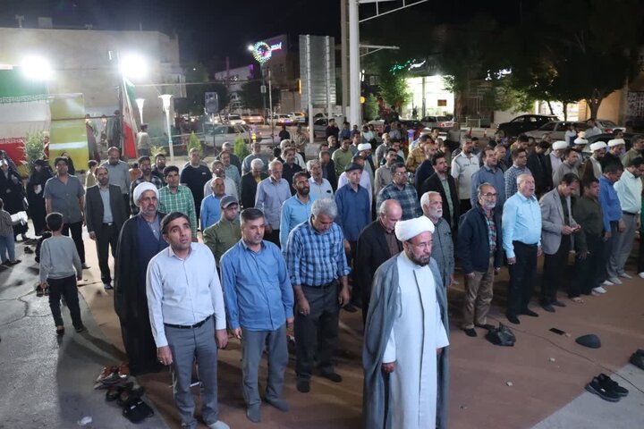 تصاویر/ اقامه نماز استغاثه به امام زمان عجل الله تعالی فرجه الشریف در پارک معلم شهر مجومرد