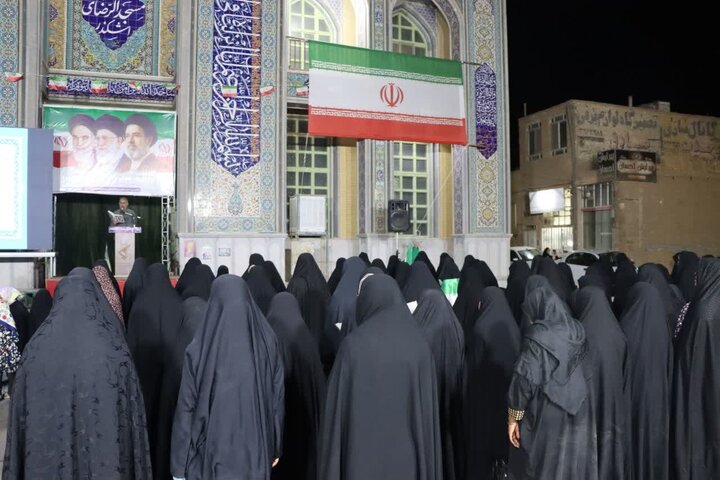 تصاویر/ اقامه نماز استغاثه به امام زمان عجل الله تعالی فرجه الشریف در پارک معلم شهر مجومرد