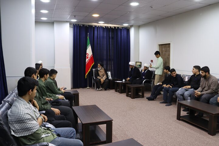 دیدار کادر اتحادیه انجمن های اسلامی دانش آموزان استان با نماینده ولی فقیه در خوزستان