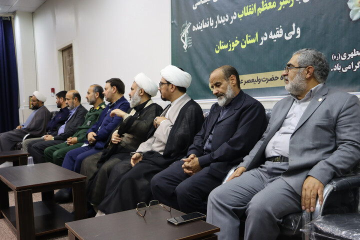 تجدید بیعت اساتید و مربیان عقیدتی سیاسی سپاه با نماینده ولی فقیه در خوزستان