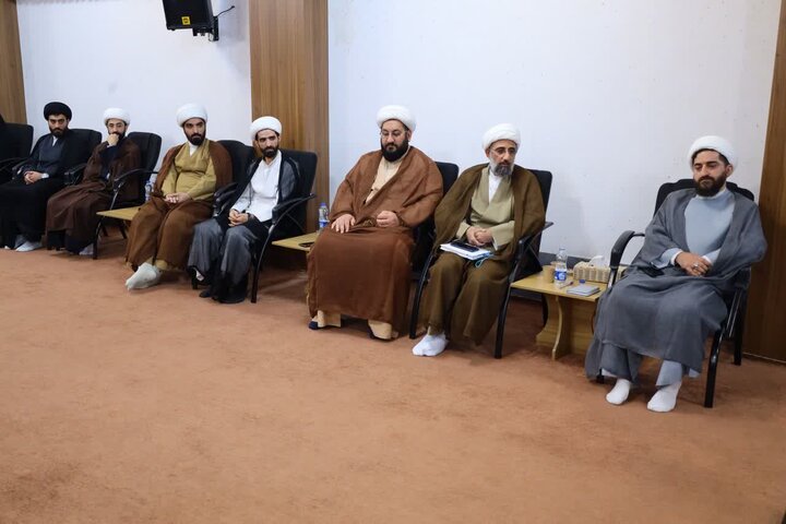 تصاویر/ دیدار صمیمانه نماینده ولی فقیه در استان با اساتید مدرسه علمیه امام علی (ع) ساری