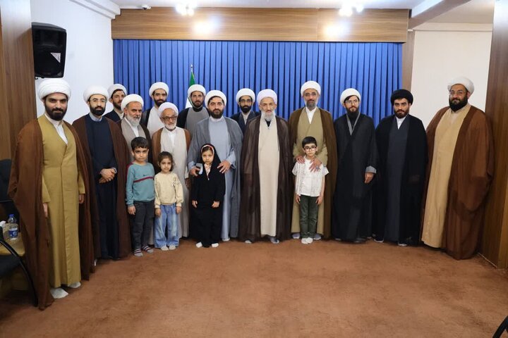 تصاویر/ دیدار صمیمانه نماینده ولی فقیه در استان با اساتید مدرسه علمیه امام علی (ع) ساری