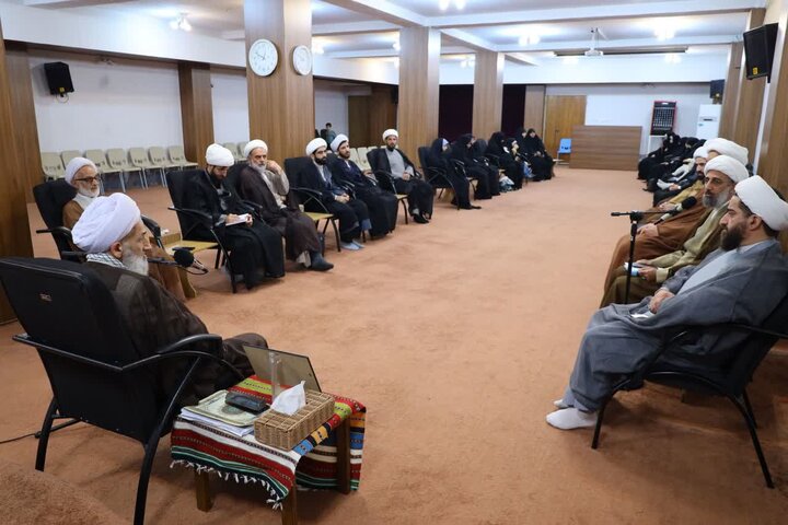 تصاویر/ دیدار صمیمانه نماینده ولی فقیه در استان با اساتید مدرسه علمیه امام علی (ع) ساری