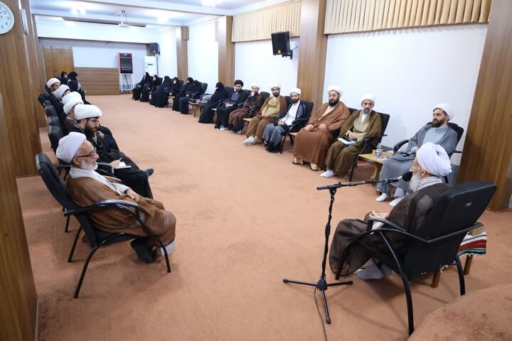 تصاویر/ دیدار صمیمانه نماینده ولی فقیه در استان با اساتید مدرسه علمیه امام علی (ع) ساری