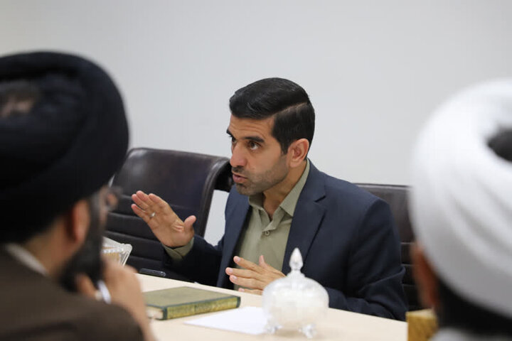 تصاویر/ جلسه تشکیل کانون دانش آموختگان طلاب شاغل در آموزش و پرورش کردستان