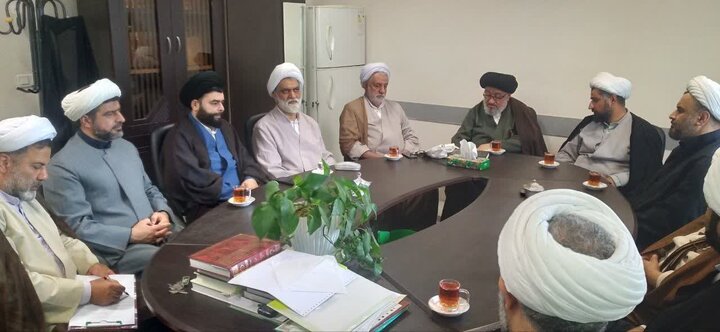 تصاویر/ تکریم اساتید مدرسه علمیه امام حسن عسکری (ع) به مناسبت «روز معلم»