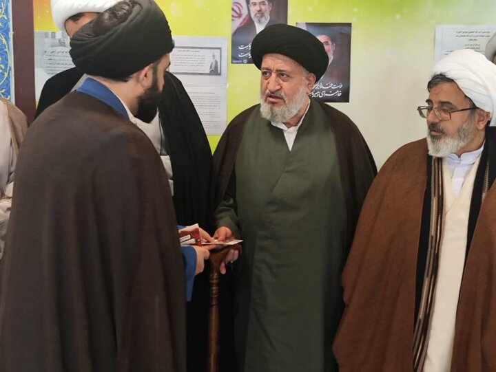 تصاویر/ تکریم اساتید مدرسه علمیه امام حسن عسکری (ع) به مناسبت «روز معلم»