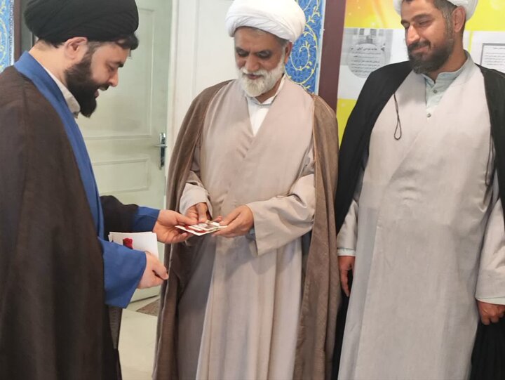 تصاویر/ تکریم اساتید مدرسه علمیه امام حسن عسکری (ع) به مناسبت «روز معلم»