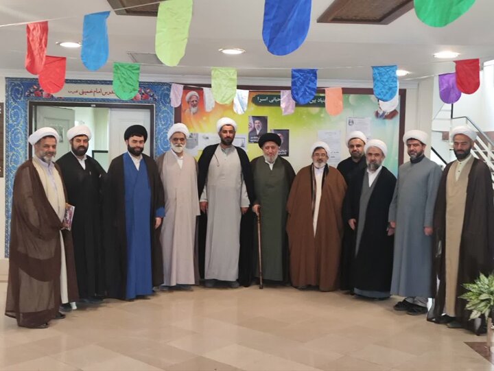تصاویر/ تکریم اساتید مدرسه علمیه امام حسن عسکری (ع) به مناسبت «روز معلم»