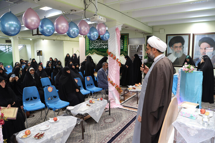 تصاویر / آیین تقدیر از اساتید حوزه علمیه خواهران همدان