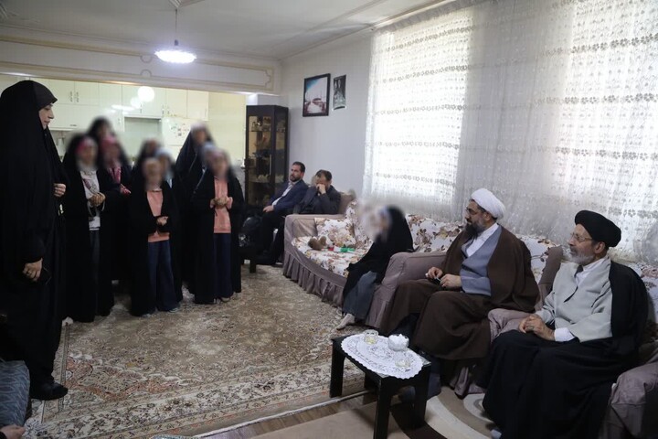 تصاویر / حضور نماینده ولی فقیه در استان همدان در جمع کودکان بی سرپرست موسسه خیریه گل‌های نسیم