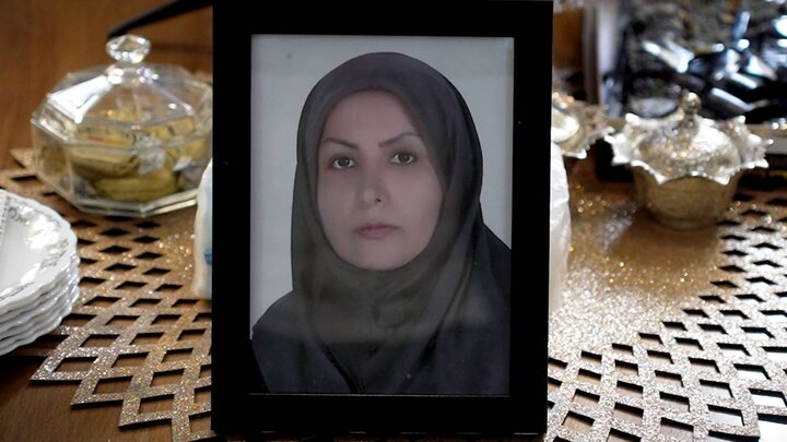 تصاویر/ دیدار رئیس بنیاد شهید و امور ایثارگران با خانواده معلم شهیده «مریم حیدری»