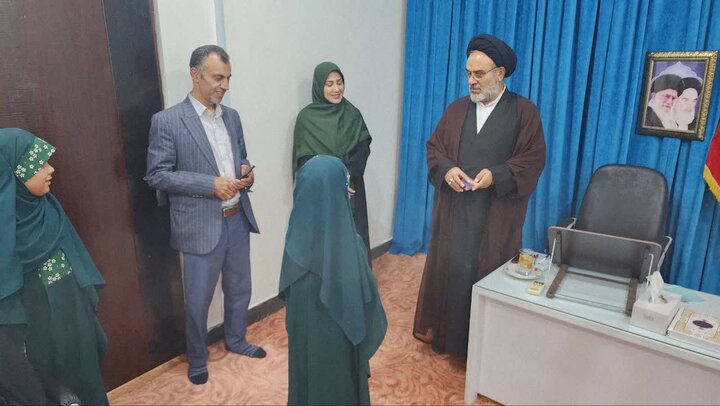 تصاویر/ دیدار گروه سرود آوای موج با امام جمعه جم