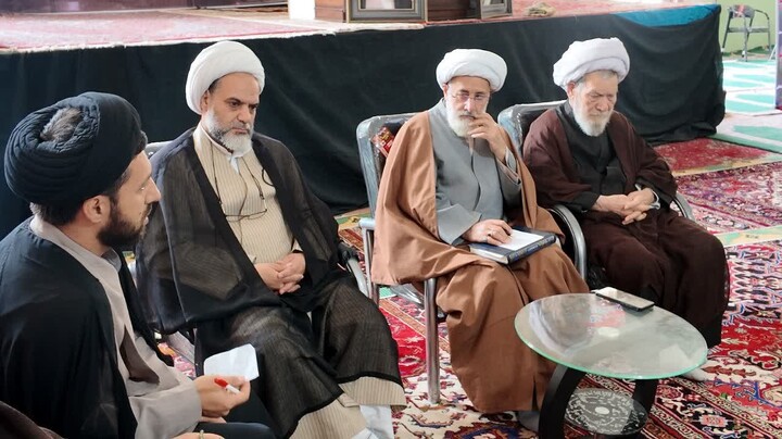 تصاویر | نشست روحانیت شهرستان جلفا در دفتر امام جمعه هادیشهر