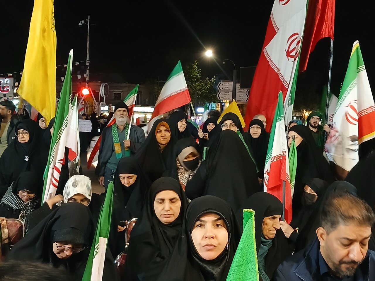 اجتماع مردمی عرصه میدان شریعتی مشهد باحضور اقشار مختلف