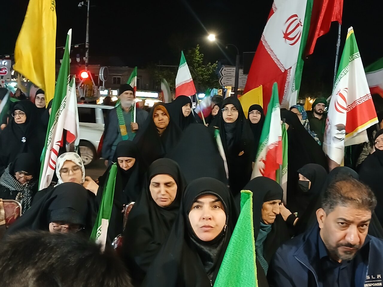 اجتماع مردمی عرصه میدان شریعتی مشهد باحضور اقشار مختلف