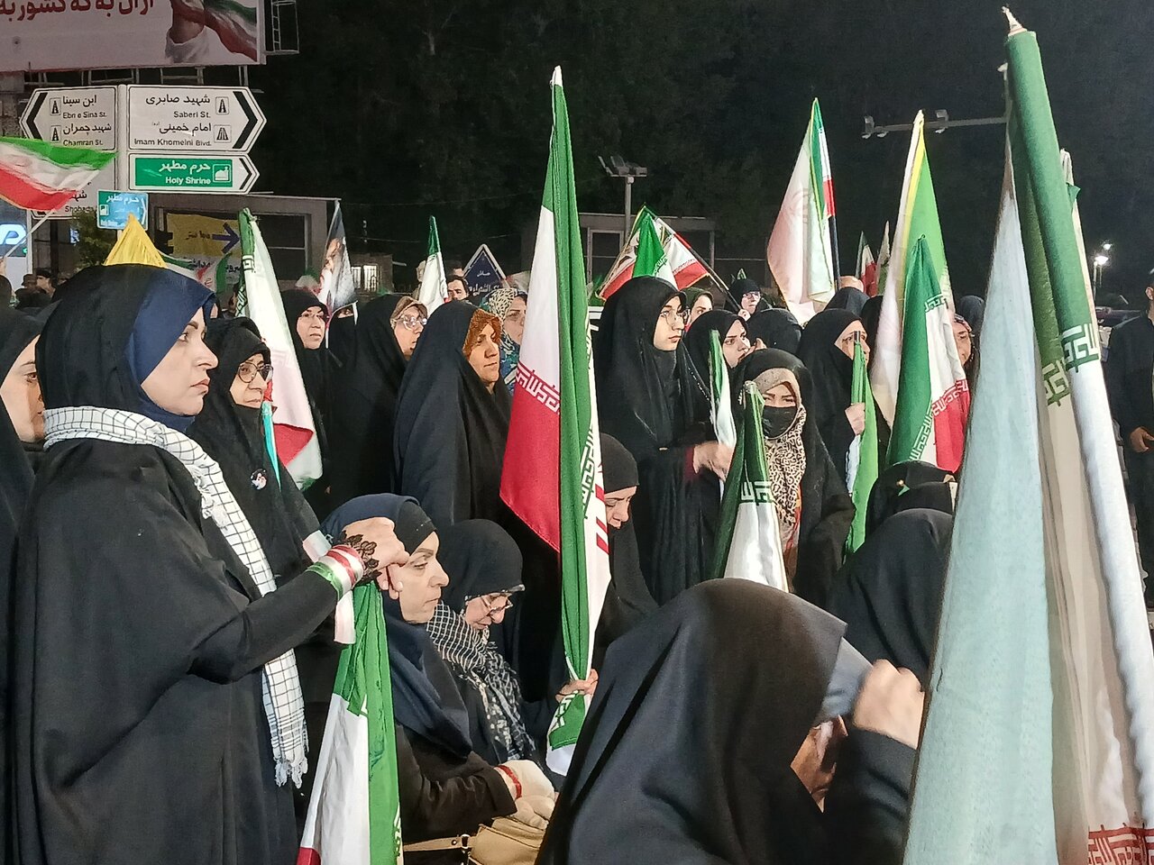 اجتماع مردمی عرصه میدان شریعتی مشهد باحضور اقشار مختلف